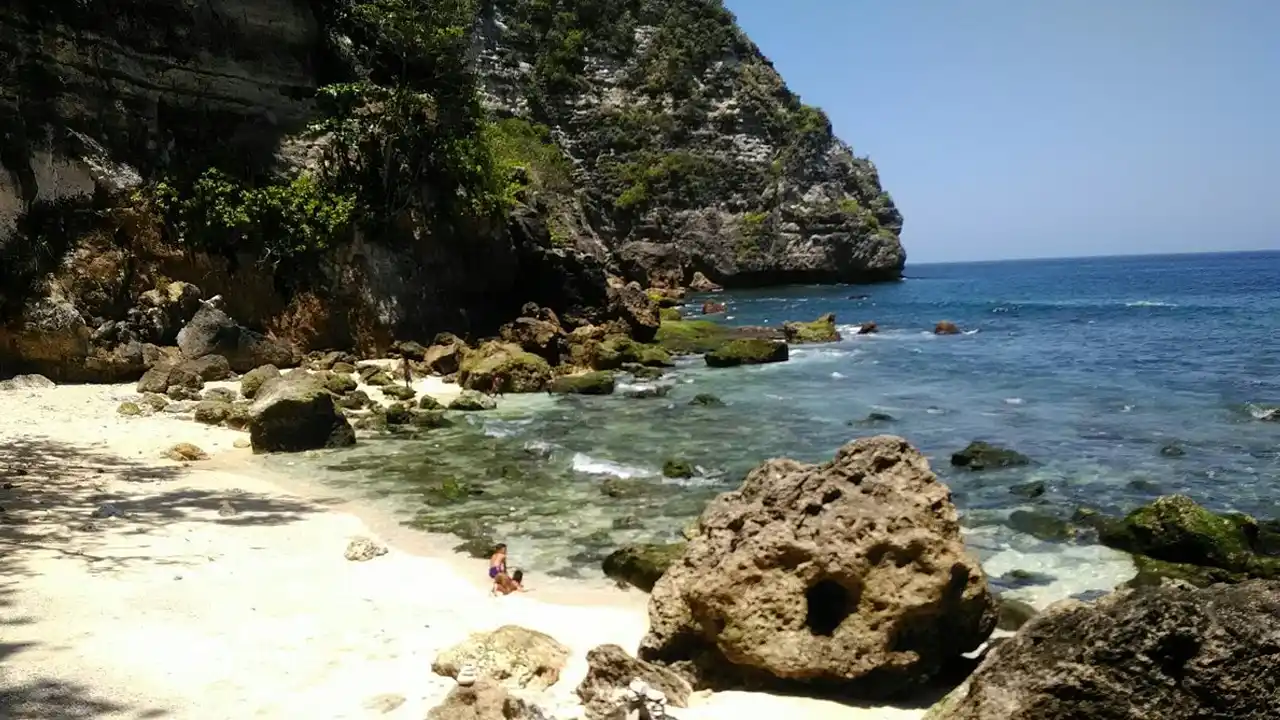 Quiet Seclusion - Uncovering the Tranquility of Tembeling Beach in Nusa Penida
