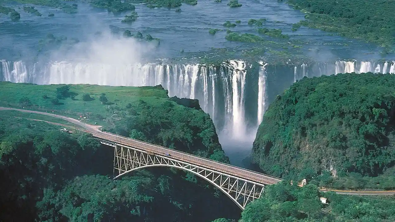 Victoria Falls Guide: Delve into the Top 9 Must-Visit Attractions
