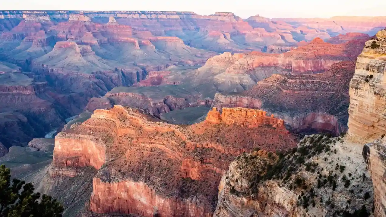 Edge of Grandeur - Experiencing the Grand Canyon South Rim's Breathtaking Views