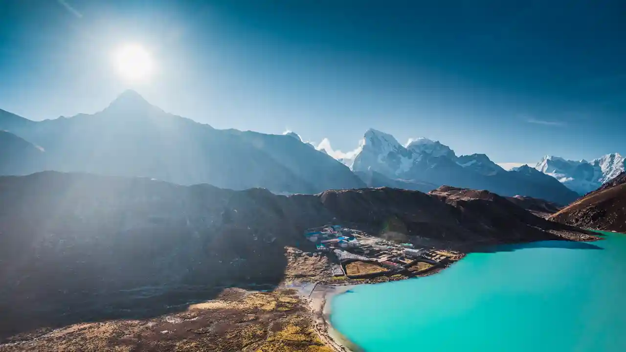 Enchantment in the Himalayas - The sunset in the Himalayas - Gokyo Lake