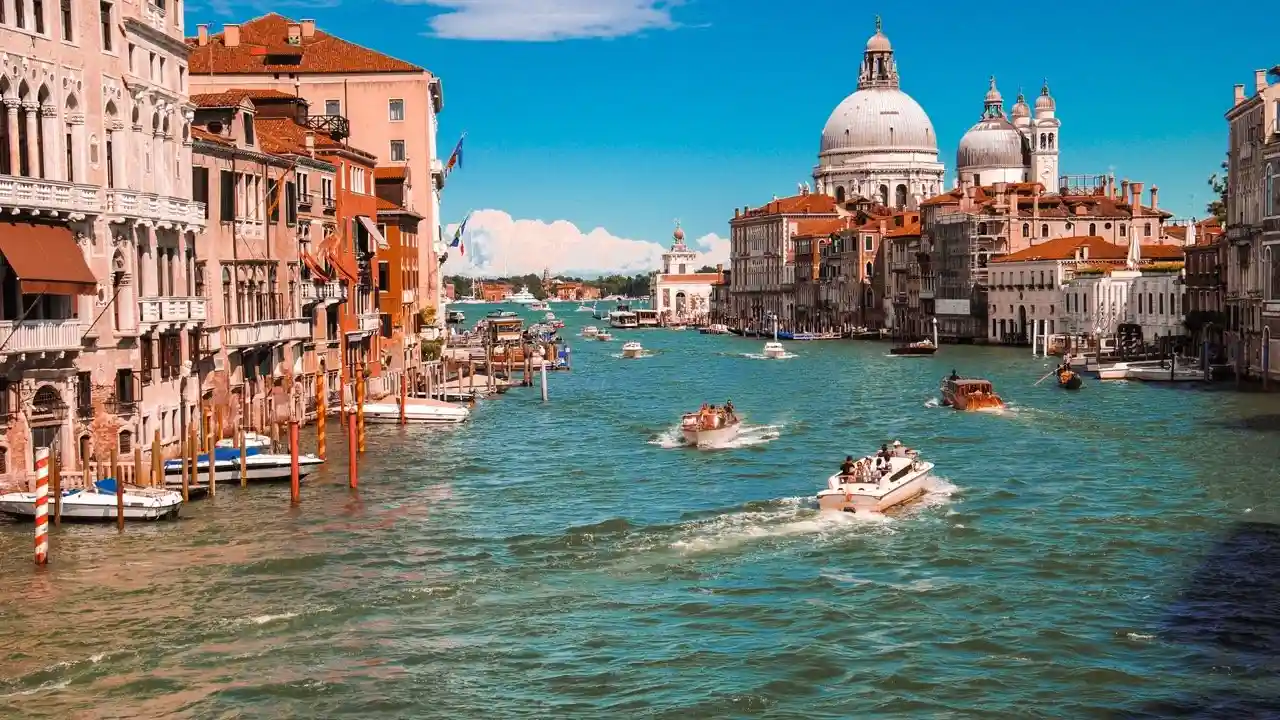 Italy Travel Guide - From Ancient Rome to Modern Marvels